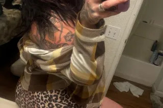 Horny Playmate Awaits 💖 - Image 4