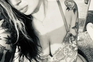 Horny Playmate Awaits 💖 - Image 9