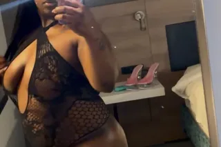 THICK Chocolate Beauty 😍 - Image 4